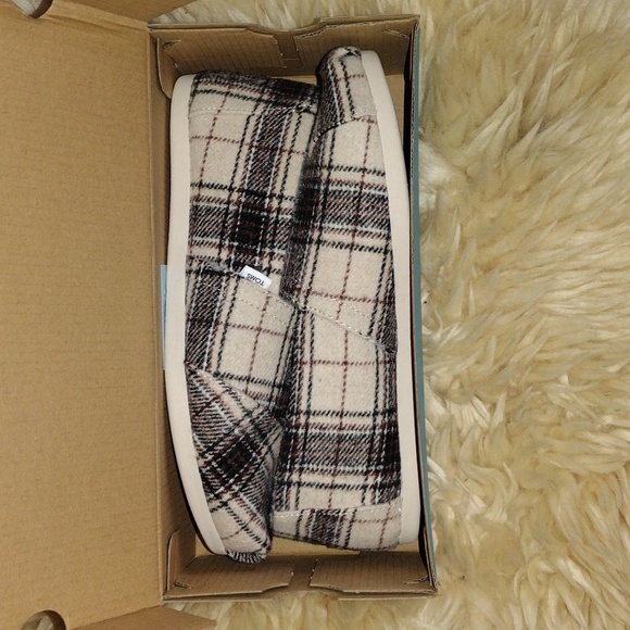 Biscotti Plaid Flannel TOMS - Picture 2 of 6